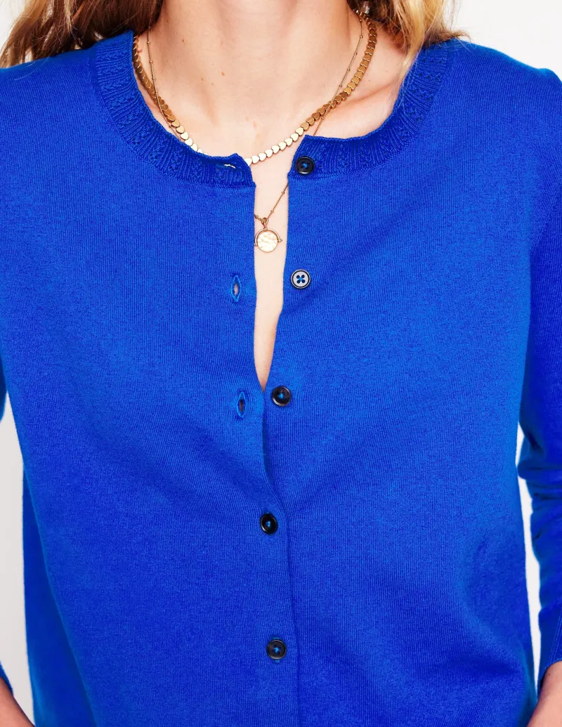 Pullover & Strickjacken | Boden Emilia Baumwollstrickjacke mit Rundhalsausschnitt-Leuchtendes Blau LeuchtendesBlau