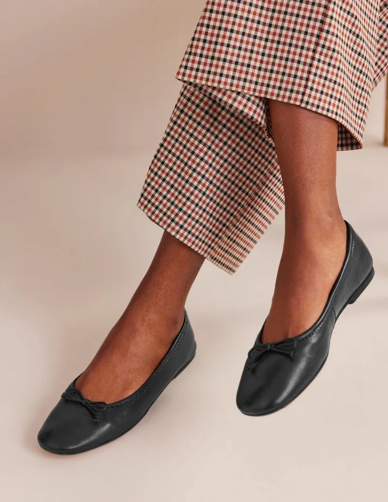 Flache Schuhe | Boden Kitty Ballerinas mit flexibler Sohle-Schwarzes Leder SchwarzesLeder