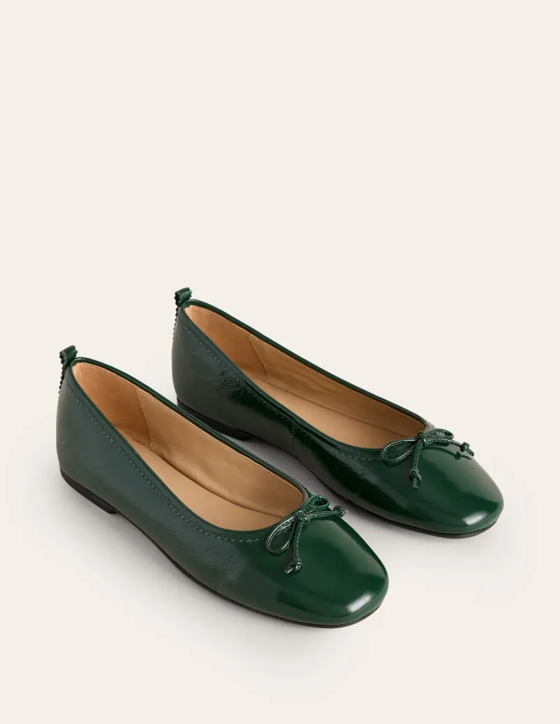 Flache Schuhe | Boden Kitty Ballerinas mit flexibler Sohle-Ponderosa Piniengrün Lack PonderosaPiniengrünLack