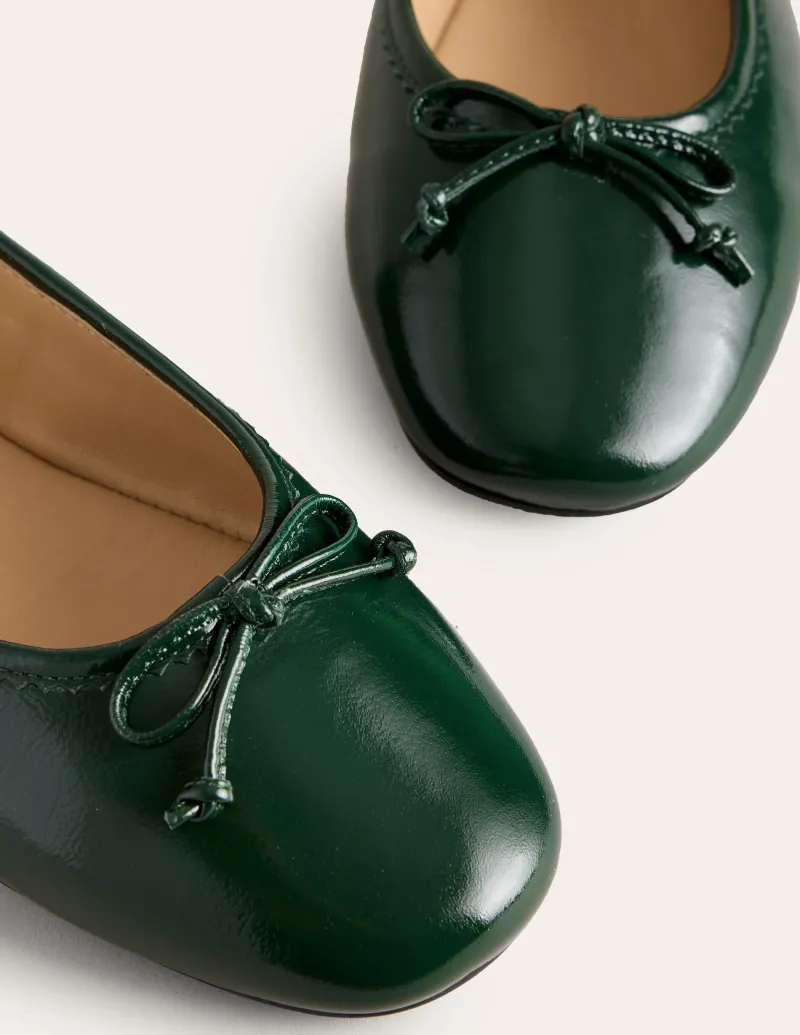 Flache Schuhe | Boden Kitty Ballerinas mit flexibler Sohle-Ponderosa Piniengrün Lack PonderosaPiniengrünLack