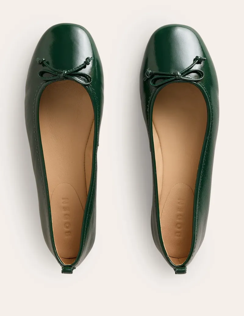 Flache Schuhe | Boden Kitty Ballerinas mit flexibler Sohle-Ponderosa Piniengrün Lack PonderosaPiniengrünLack